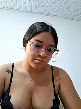 Snapshot of -VICKKY chatting on 6, 6, 2026 -VICKKY online show from 6, 6, 2026