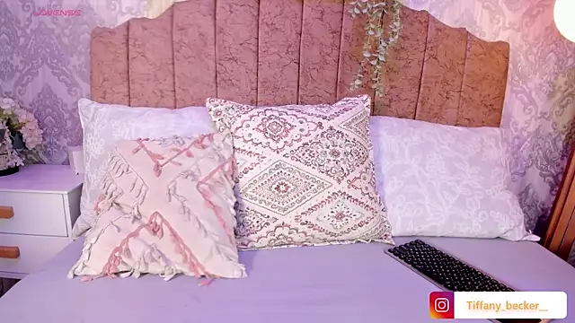 Snapshot of tiffany_becker chatting on 19, 11, 2025 tiffany becker online show from 19, 11, 2025