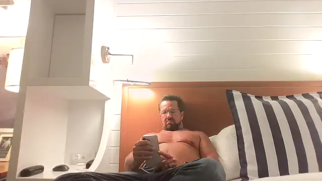 Snapshot of sluttydylan chatting on 4, 10, 2025 sluttydylan online show from 4, 10, 2025