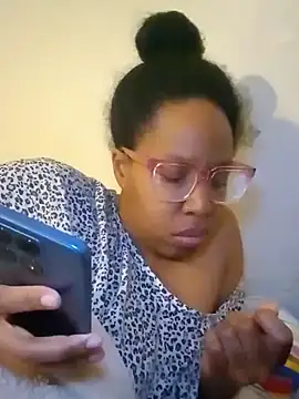 Snapshot of madamsensuale chatting on 20, 1, 2025 madamsensuale online show from 20, 1, 2025