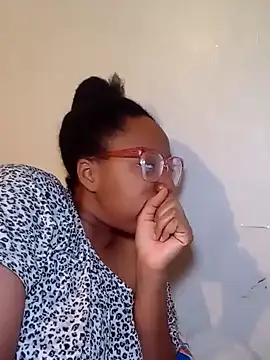 Snapshot of madamsensuale chatting on 24, 1, 2025 madamsensuale online show from 24, 1, 2025