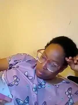 Snapshot of madamsensuale chatting on 20, 2, 2025 madamsensuale online show from 20, 2, 2025