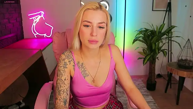 Crystal Barbie online show from 18, 3, 2025