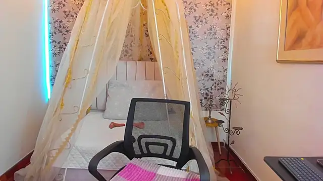 agatha rusell  online show from 20, 2, 2025