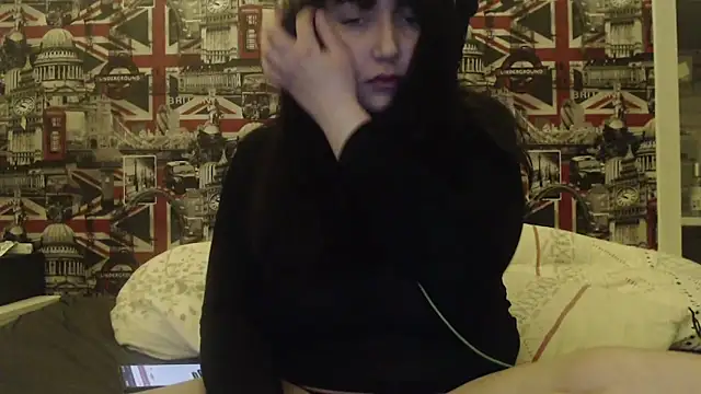 Lynylou online show from 11, 2, 2026