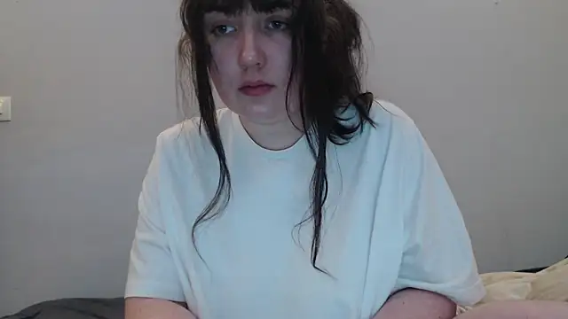 Lynylou online show from 7, 4, 2026