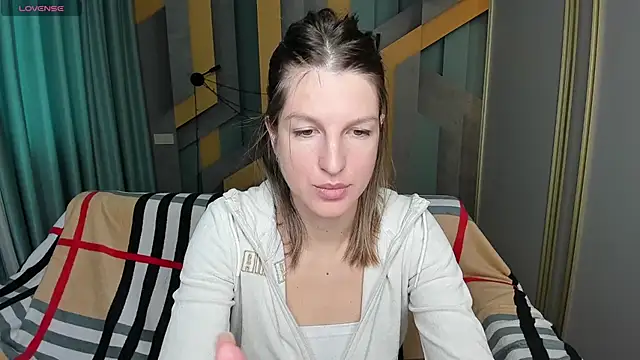 Snapshot of EmilyWalkeri chatting on 13, 10, 2025 EmilyWalkeri online show from 13, 10, 2025