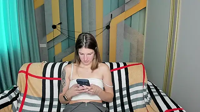 Snapshot of EmilyWalkeri chatting on 17, 10, 2025 EmilyWalkeri online show from 17, 10, 2025