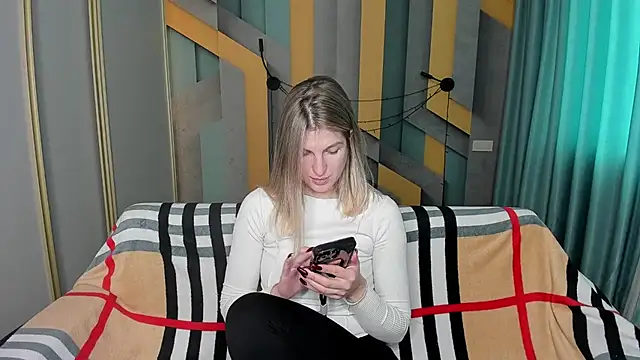 EmilyWalkeri online show from 19, 12, 2025