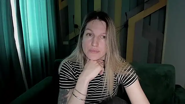 Snapshot of EmilyWalkeri chatting on 29, 4, 2026 EmilyWalkeri online show from 29, 4, 2026
