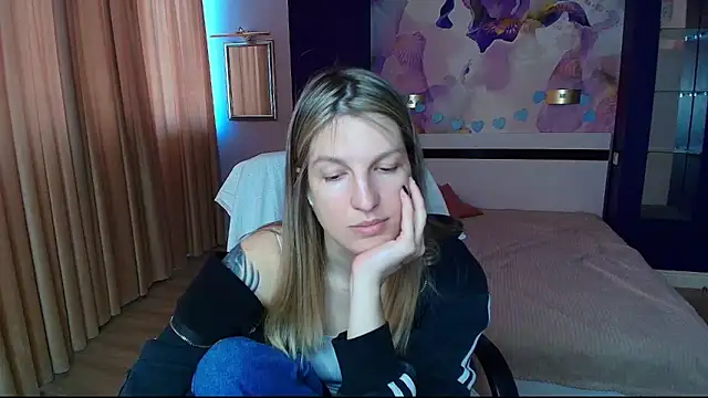 Snapshot of EmilyWalkeri chatting on 11, 5, 2026 EmilyWalkeri online show from 11, 5, 2026