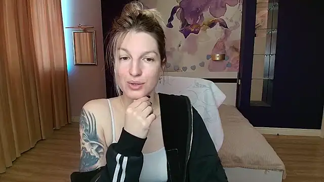 Snapshot of EmilyWalkeri chatting on 17, 5, 2026 EmilyWalkeri online show from 17, 5, 2026