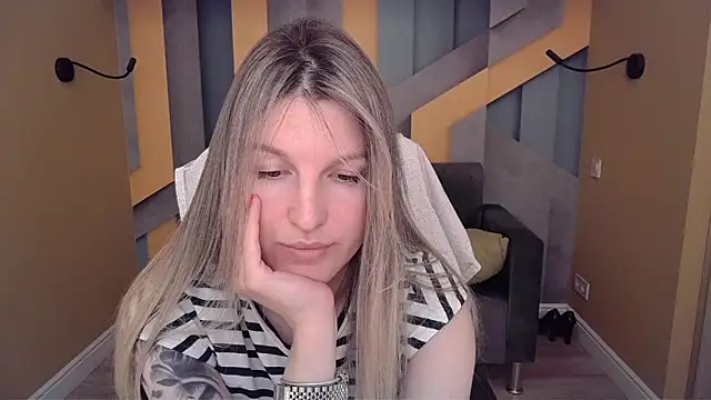 Snapshot of EmilyWalkeri chatting on 14, 6, 2026 EmilyWalkeri online show from 14, 6, 2026