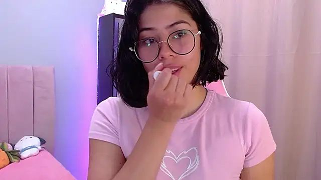 Snapshot of LoaLuxury chatting on 17, 3, 2025 LoaLuxury online show from 17, 3, 2025