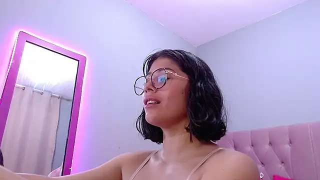 Snapshot of LoaLuxury chatting on 19, 3, 2025 LoaLuxury online show from 19, 3, 2025