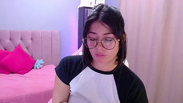 Snapshot of LoaLuxury chatting on 21, 3, 2025 LoaLuxury online show from 21, 3, 2025