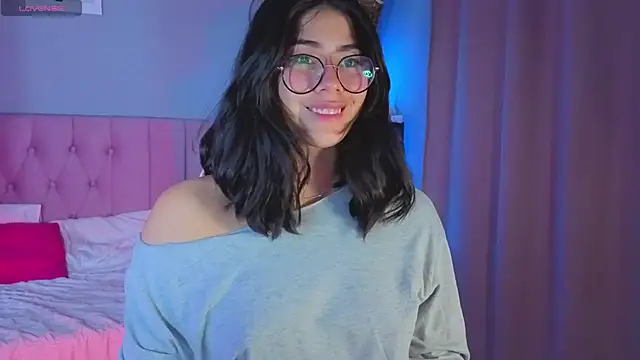 Snapshot of LoaLuxury chatting on 2, 10, 2025 LoaLuxury online show from 2, 10, 2025