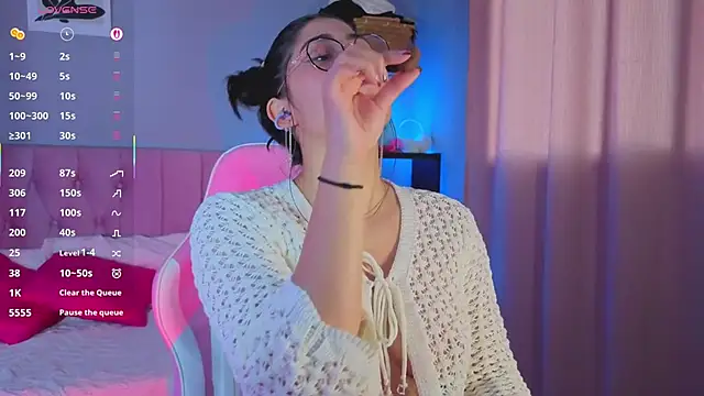 Snapshot of LoaLuxury chatting on 7, 10, 2025 LoaLuxury online show from 7, 10, 2025