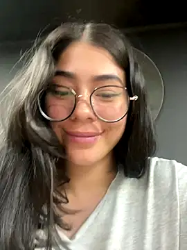 Snapshot of LoaLuxury chatting on 11, 10, 2025 LoaLuxury online show from 11, 10, 2025