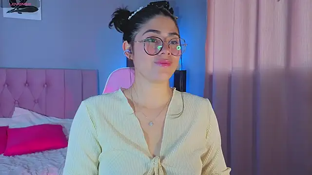 Snapshot of LoaLuxury chatting on 7, 11, 2025 LoaLuxury online show from 7, 11, 2025