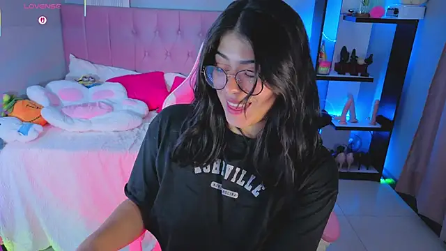 Snapshot of LoaLuxury chatting on 14, 11, 2025 LoaLuxury online show from 14, 11, 2025