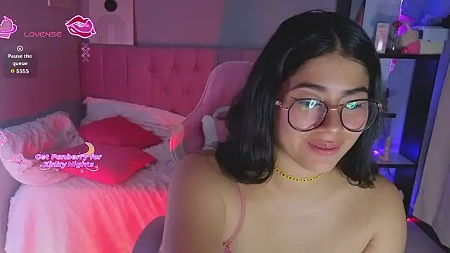 Snapshot of LoaLuxury chatting on 2, 2, 2026 LoaLuxury online show from 2, 2, 2026