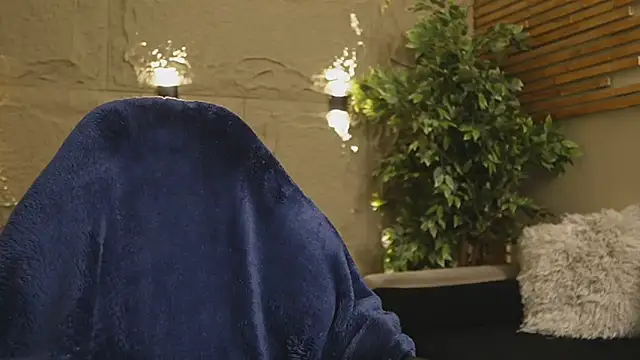 Logan Varela online show from 22, 12, 2025