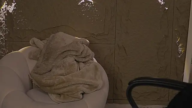 Logan Varela online show from 22, 2, 2026