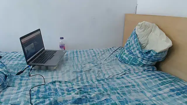 Snapshot of erikamavrik chatting on 11, 11, 2025 erikamavrik online show from 11, 11, 2025