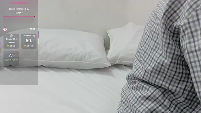 yourcuteneighbourr online show from 2, 12, 2025