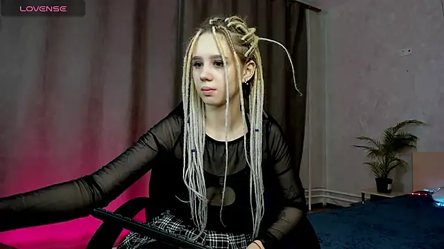 Valerie Woods online show from 26, 12, 2024