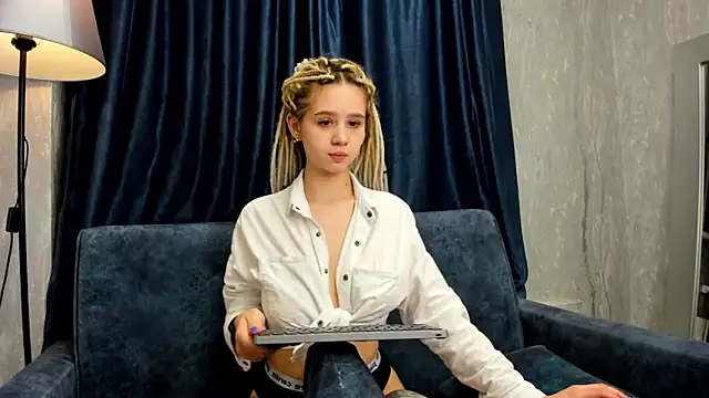 Valerie Woods online show from 4, 1, 2025