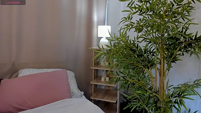 Valerie Woods online show from 13, 7, 2026