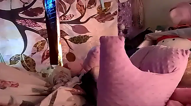 gurlnips online show from 25, 2, 2025