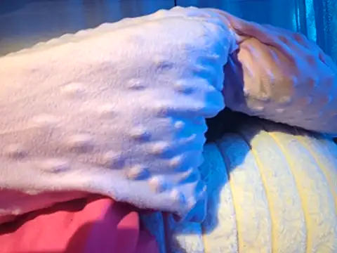 gurlnips online show from 29, 10, 2025