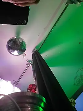 gurlnips online show from 15, 1, 2026