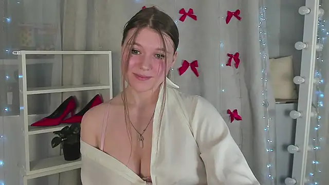 Rebecca Kelly online show from 5, 1, 2025