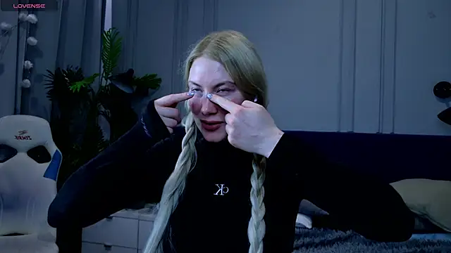 Liv Fay online show from 24, 1, 2025