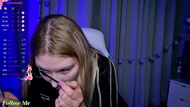 Liv Fay online show from 19, 2, 2025