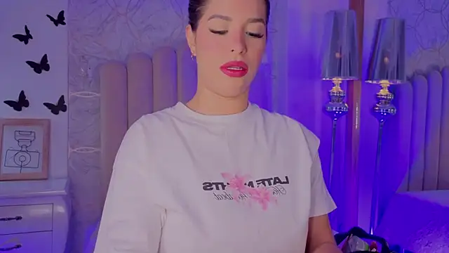 Snapshot of Iara_Smith1 chatting on 15, 6, 2026 Iara Smith1 online show from 15, 6, 2026