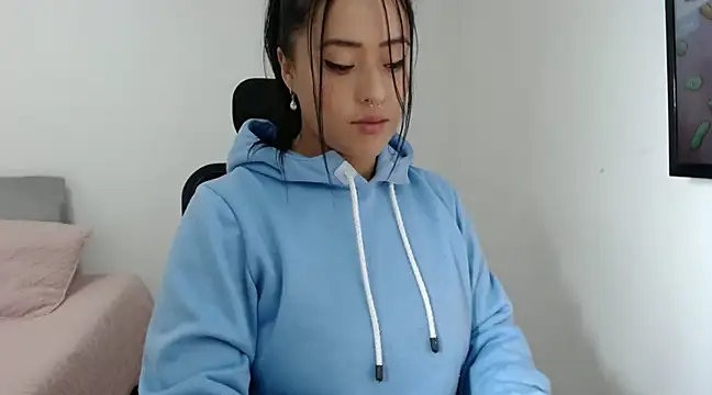 jjulietha95 online show from 10, 12, 2024