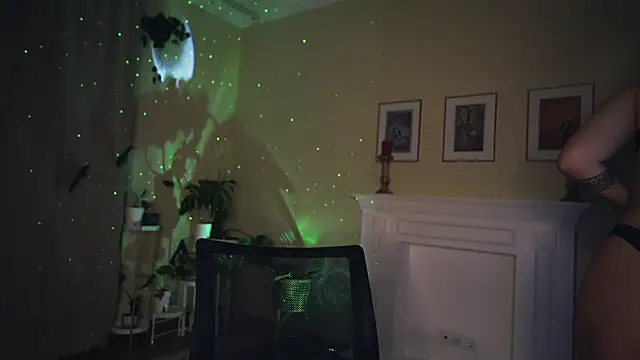 Snapshot of Leona_Mell chatting on 25, 2, 2025 Leona Mell online show from 25, 2, 2025