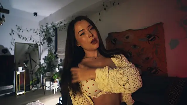 Snapshot of Leona_Mell chatting on 10, 10, 2025 Leona Mell online show from 10, 10, 2025