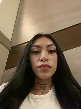 Effy Bonny online show from 1, 3, 2025