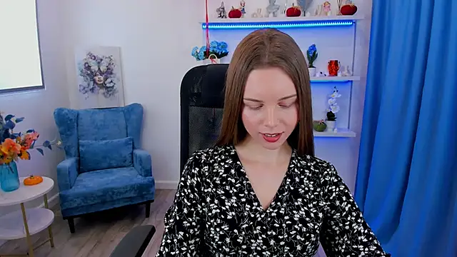 Snapshot of MileyWings chatting on 25, 10, 2025 MileyWings online show from 25, 10, 2025