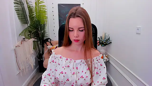 Snapshot of MileyWings chatting on 2, 11, 2025 MileyWings online show from 2, 11, 2025