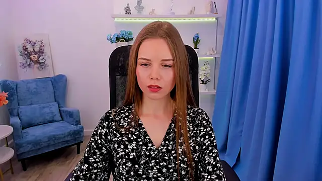 Snapshot of MileyWings chatting on 16, 11, 2025 MileyWings online show from 16, 11, 2025