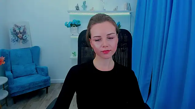 Snapshot of MileyWings chatting on 17, 11, 2025 MileyWings online show from 17, 11, 2025