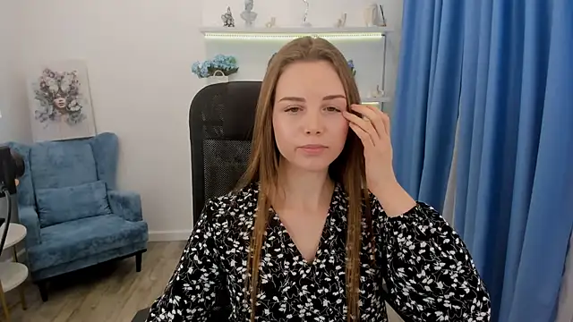 Snapshot of MileyWings chatting on 20, 11, 2025 MileyWings online show from 20, 11, 2025