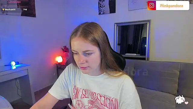 Snapshot of Piinkpandora chatting on 6, 10, 2025 Piinkpandora online show from 6, 10, 2025